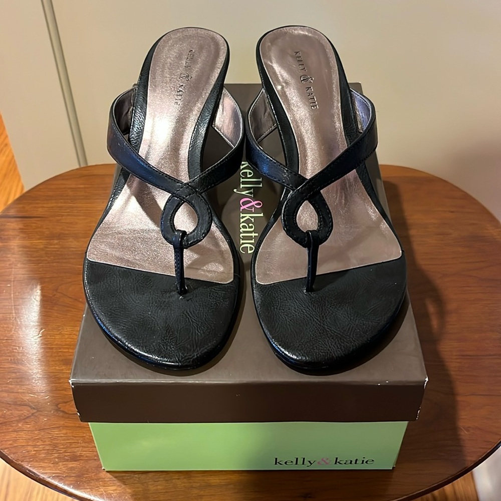 Kelly & Katie Black Heeled Sandals